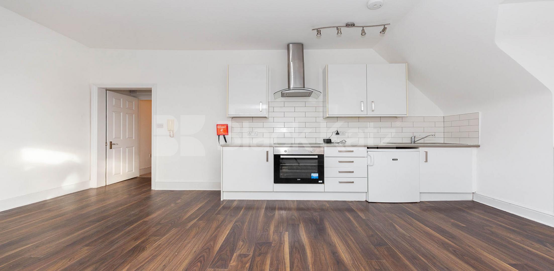 			VIRTUAL TOUR AVAILABLE!, 1 Bedroom, 1 bath, 1 reception Flat			 Tetherdown , Muswell Hill